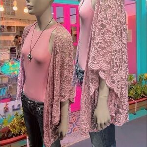 Bubblegum pink lace shawl #bohostyle